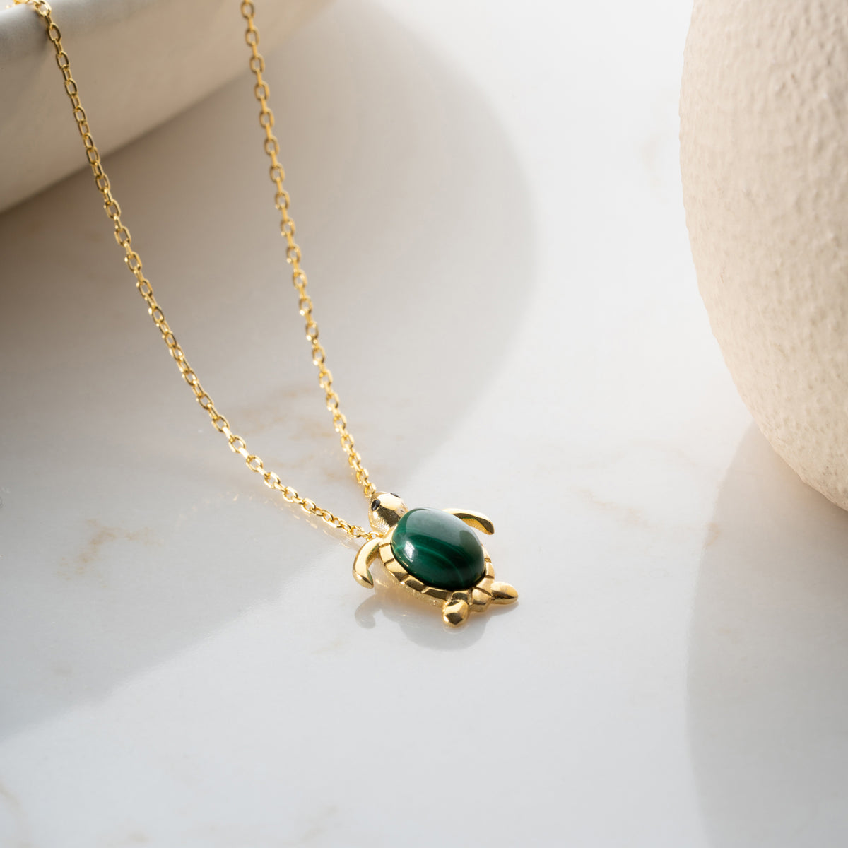 925 Gümüş| Yeşil Taşlı Minimal Kaplumbağa Kolye