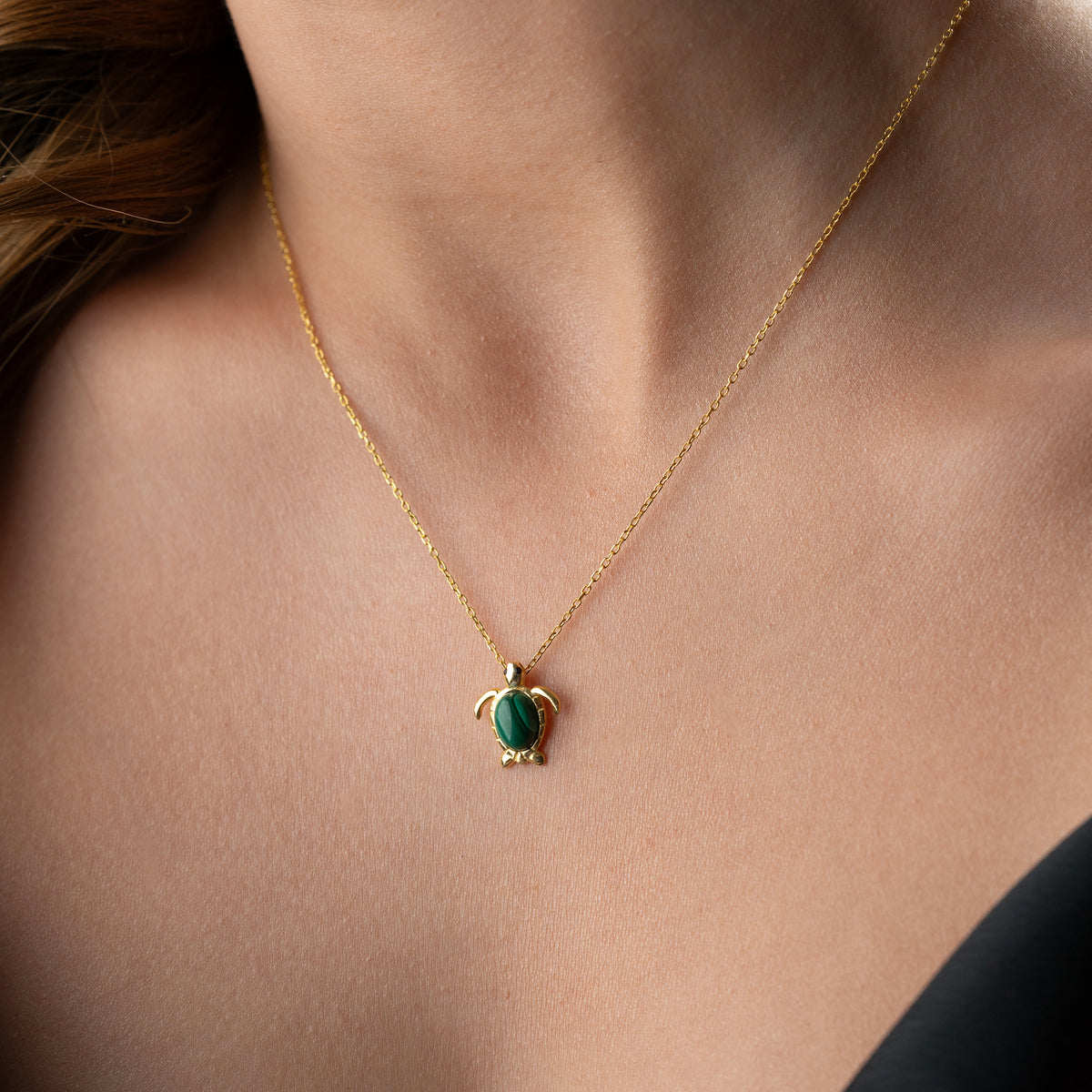 925 Gümüş| Yeşil Taşlı Minimal Kaplumbağa Kolye