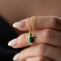 925 Gümüş| Yeşil Taşlı Minimal Kaplumbağa Kolye